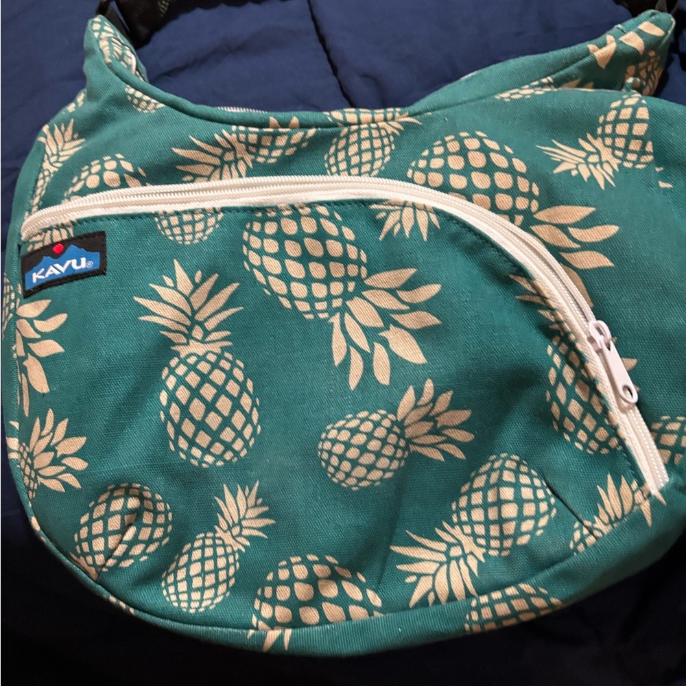 Kavu Green and Cream Crossbody Bag with Pineapple Print